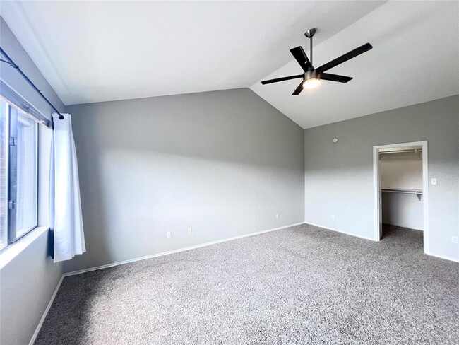 Building Photo - 4711 Spicewood Springs Rd