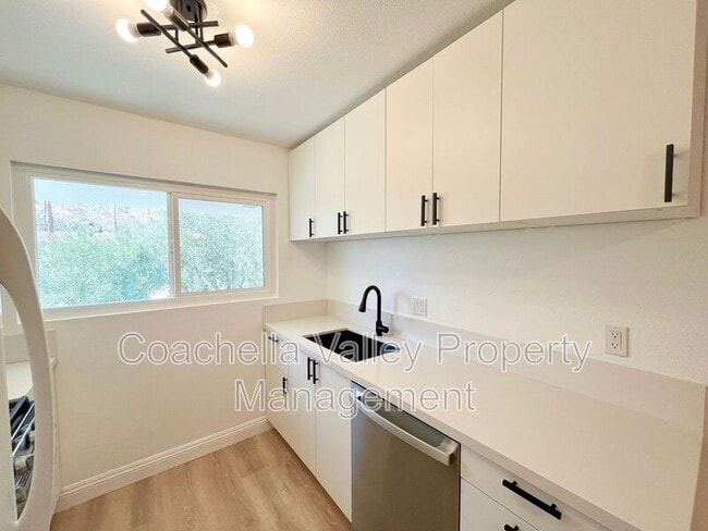 Primary Photo - 1900 S Palm Canyon Dr