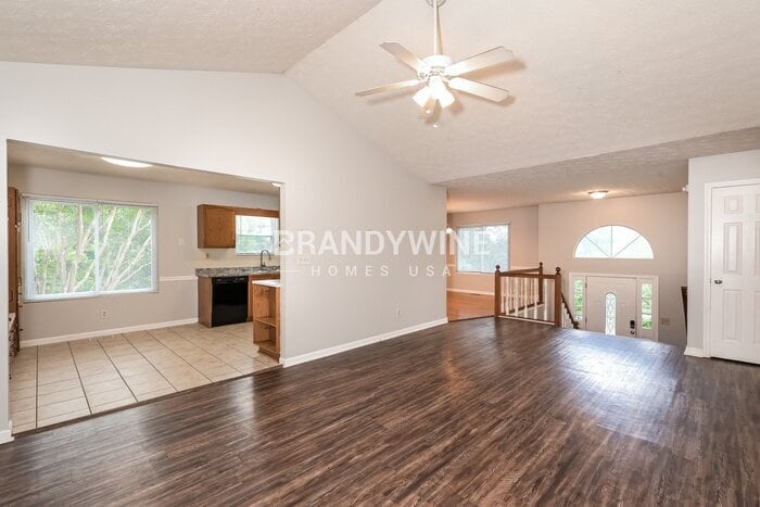 Building Photo - 630 Fern Terrace SE