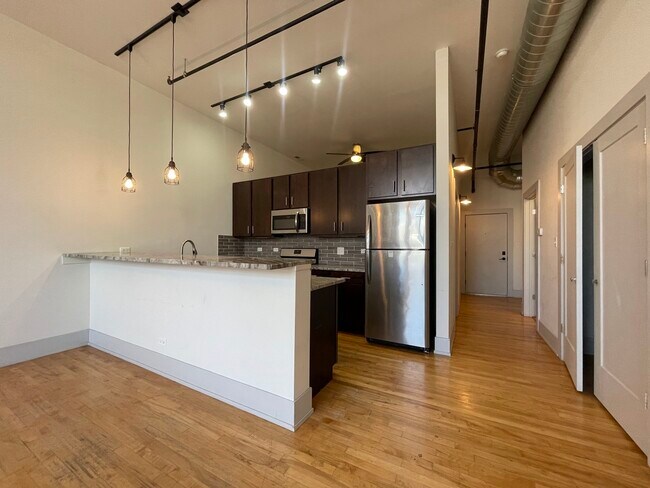 Building Photo - 1432 W 21st St