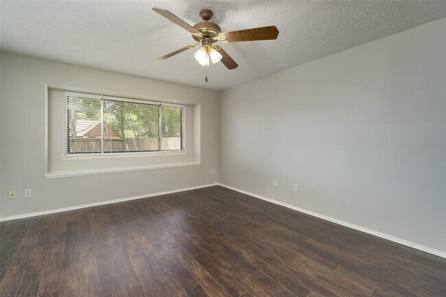 Building Photo - 2902 Laurelridge Dr