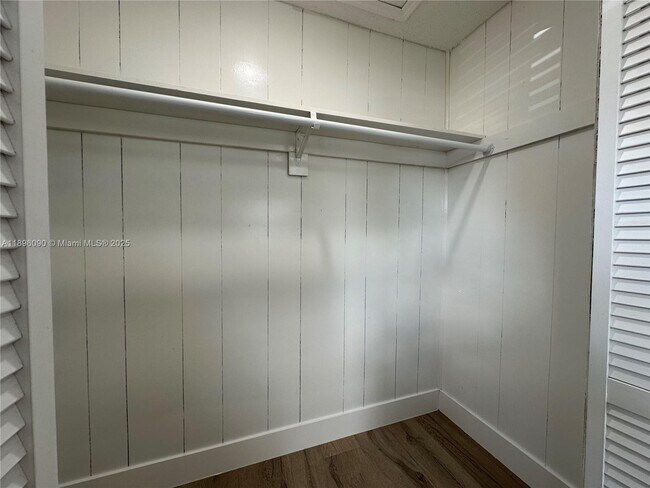 Building Photo - 116 NW 2nd Ave