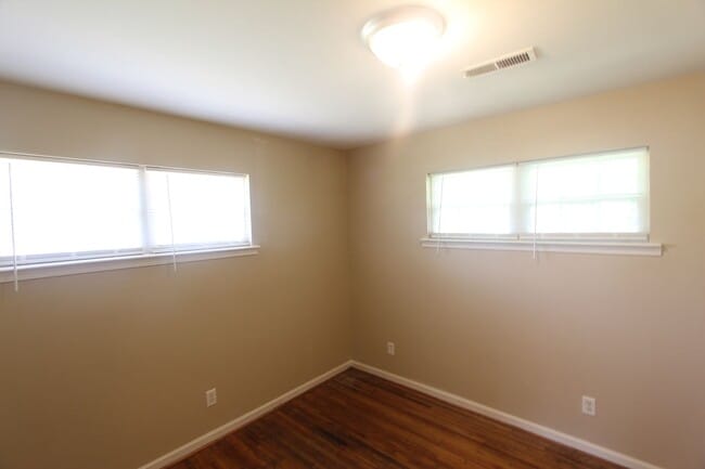 Building Photo - Great Home - New on The Market!!  Convenie...