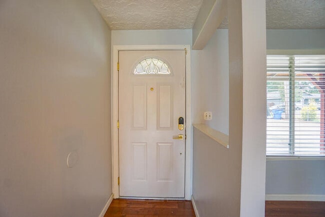 Building Photo - THREE BEDROOM HOUSE IN VANCOUVER