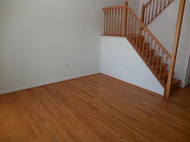 Building Photo - 207B Seneca Way