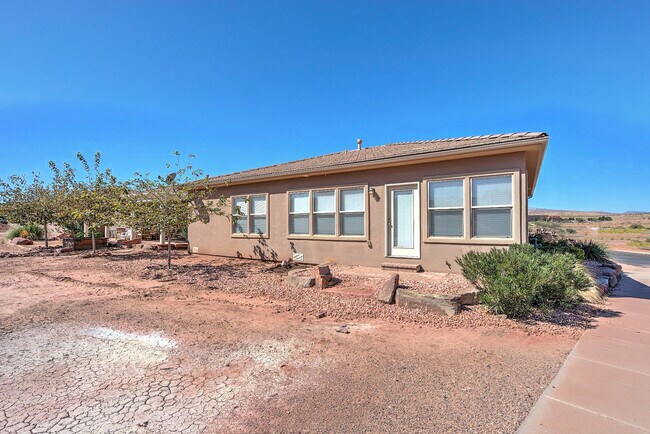 Building Photo - Spacious 3 Bedroom Corner Lot Home Near So...