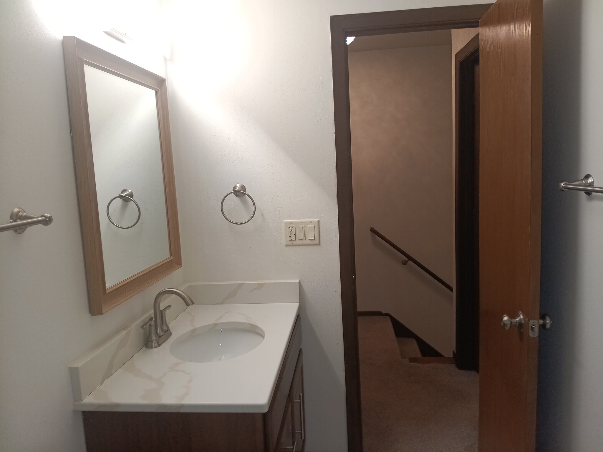 Building Photo - 117 Hilly Oak Dr