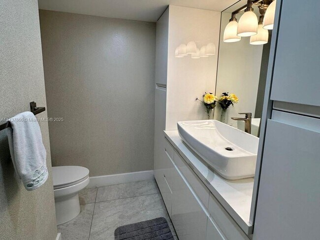 Building Photo - 2751 S Ocean Dr