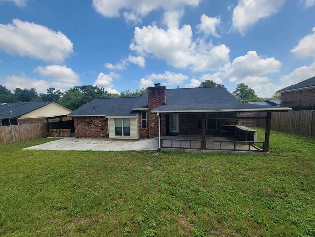 Building Photo - 3737 Woodcock Dr