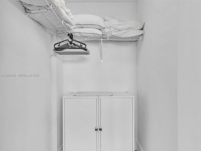 Building Photo - 121 NE 34th St