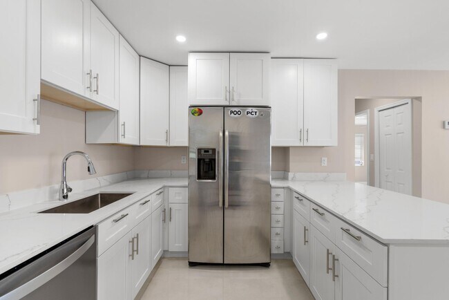 Building Photo - 301 SE 12th Ave