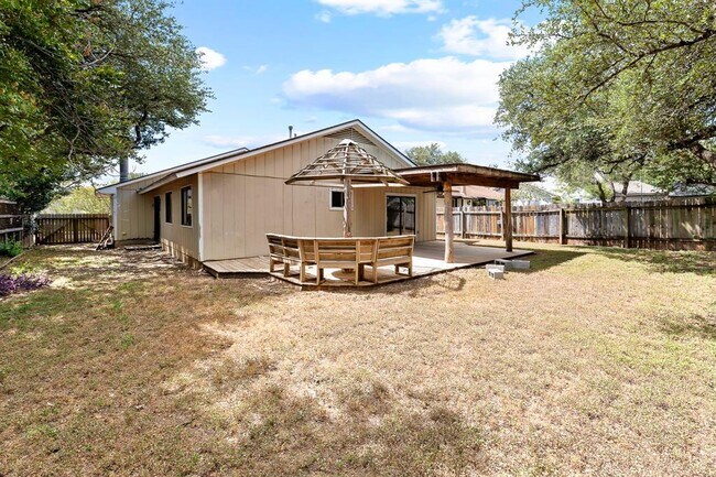 Building Photo - 607 Russet Valley Dr