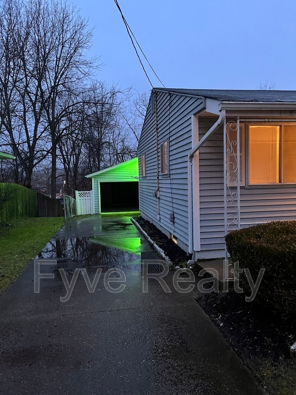 Building Photo - 1329 Barcelona Dr