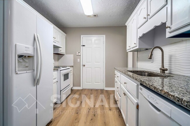 Building Photo - 140 Bonnieville Dr