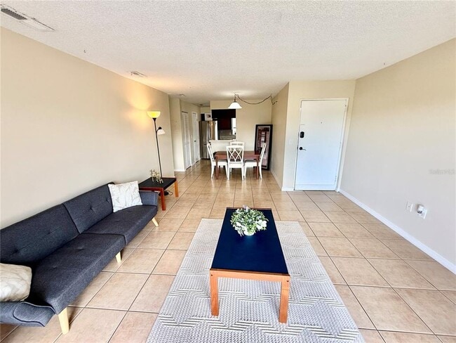 Building Photo - 2612 Hidden Lake Dr N