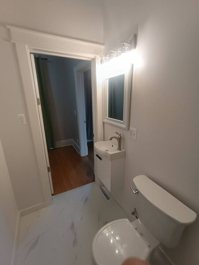 Building Photo - 2035-2037 N Buffum St