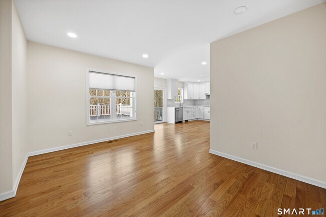 Building Photo - 34 Hi-Ann Ct