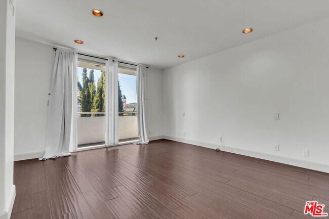 Building Photo - 131 Croft Ave