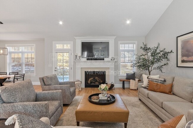 Building Photo - 57 Old Brook Rd