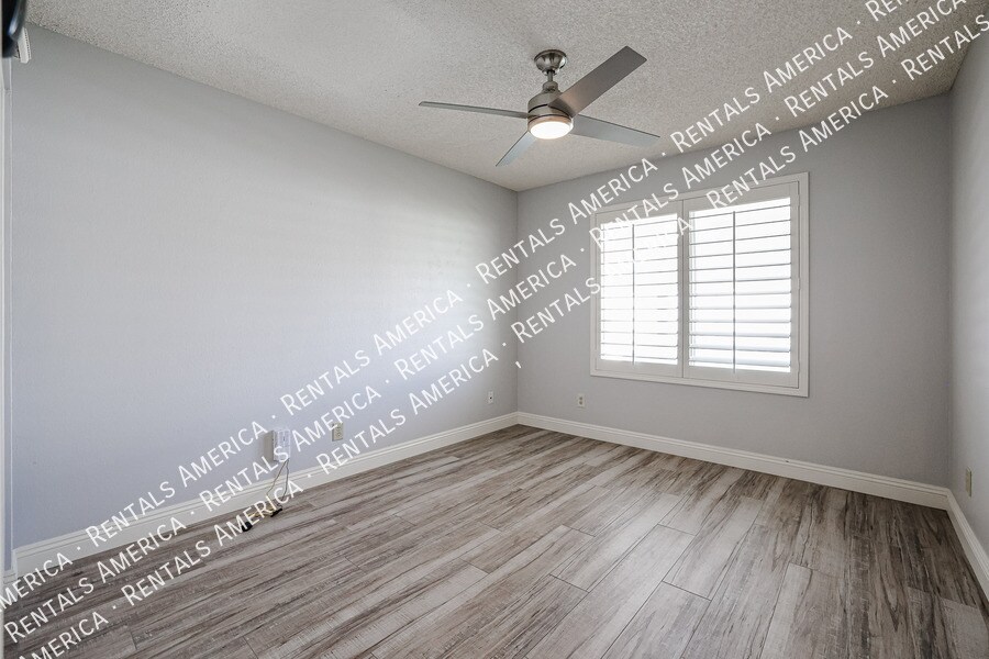 Building Photo - 10534 E Mercer Ln