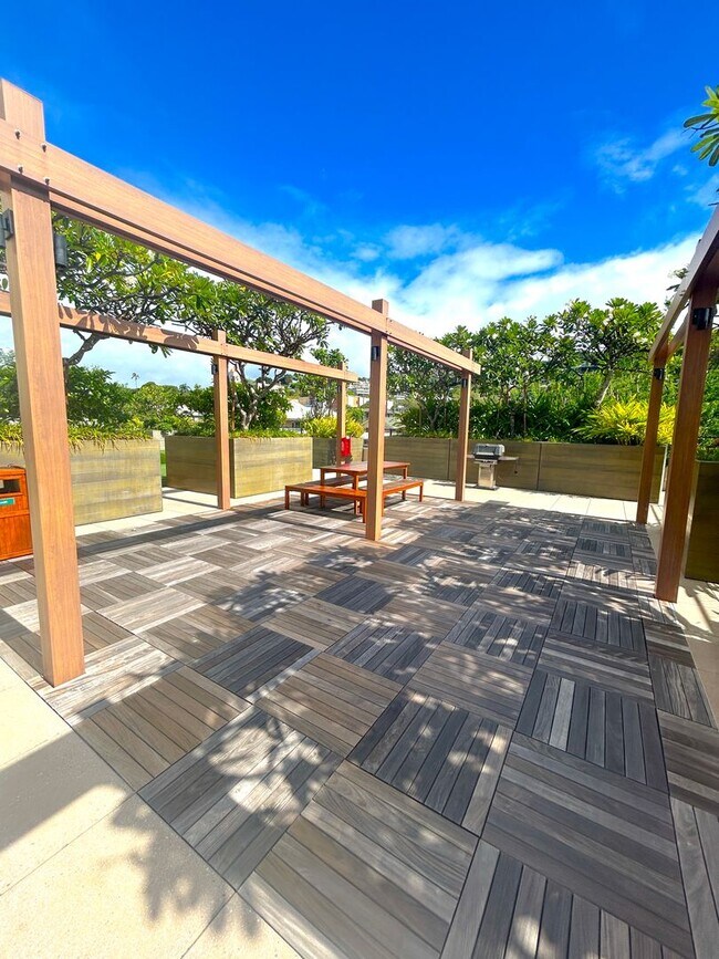 Building Photo - Available Now - High Floor Studio Apartmen...