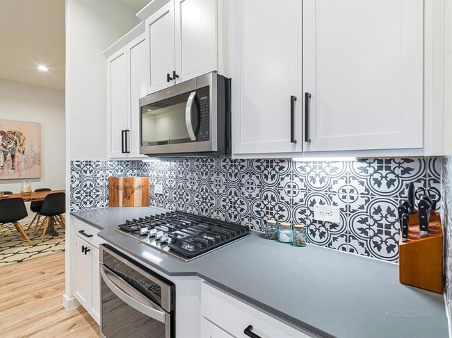Building Photo - 22511 Petrizzi Ln