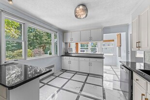 Building Photo - 210 Raymond Rd