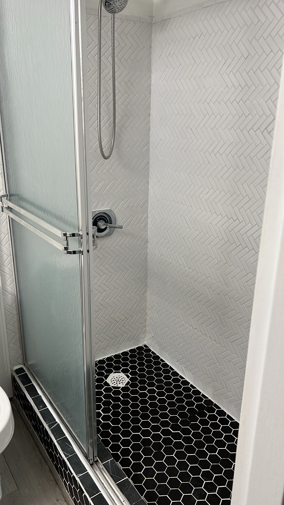 Building Photo - 2300 Pimmit Dr