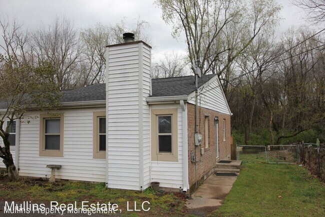 Building Photo - 2 br, 1 bath House - 4628 Woodside Dr.