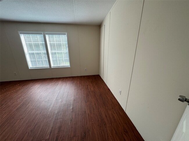 Building Photo - 146 Carmen Blvd