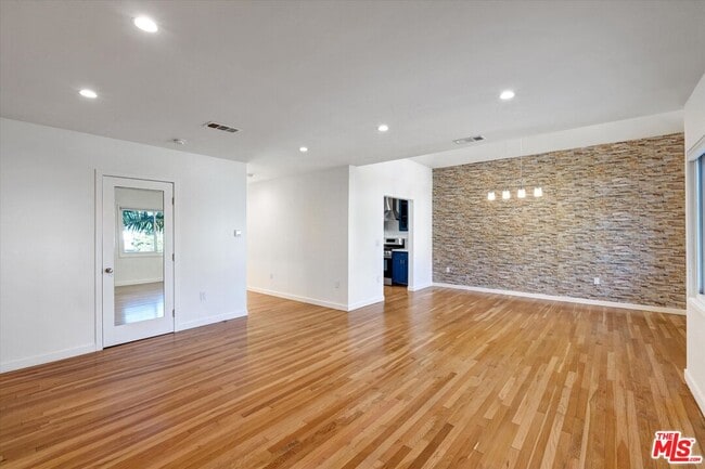 Building Photo - 5400 W 82nd St