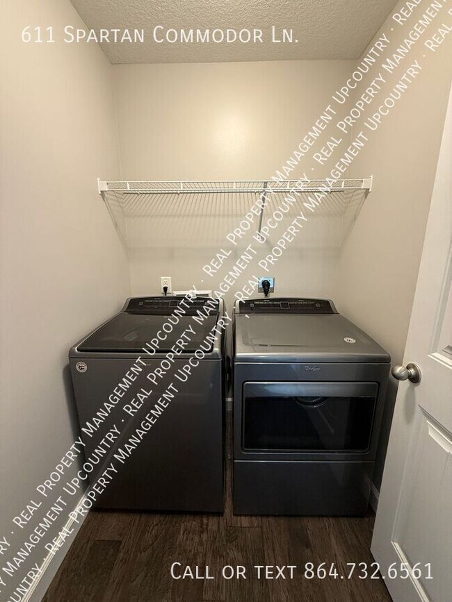 Building Photo - 611 Spartan Commodor Ln