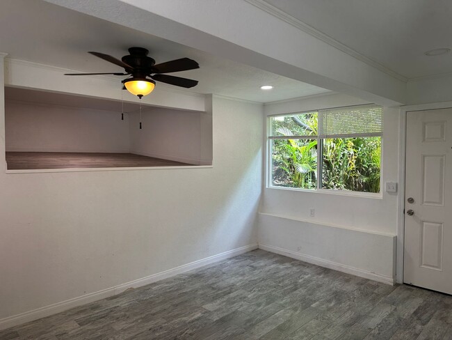 Building Photo - Charming Palolo Studio
