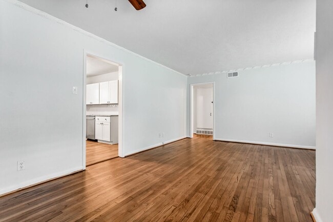 Building Photo - Updated 3 Bedroom, 1 Bath Home in Casa View