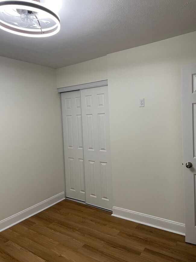 Building Photo - Section 8 Ready Home ! Accepting S8 Applicants Only!