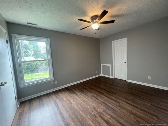 Building Photo - 5701 Paradise Ct