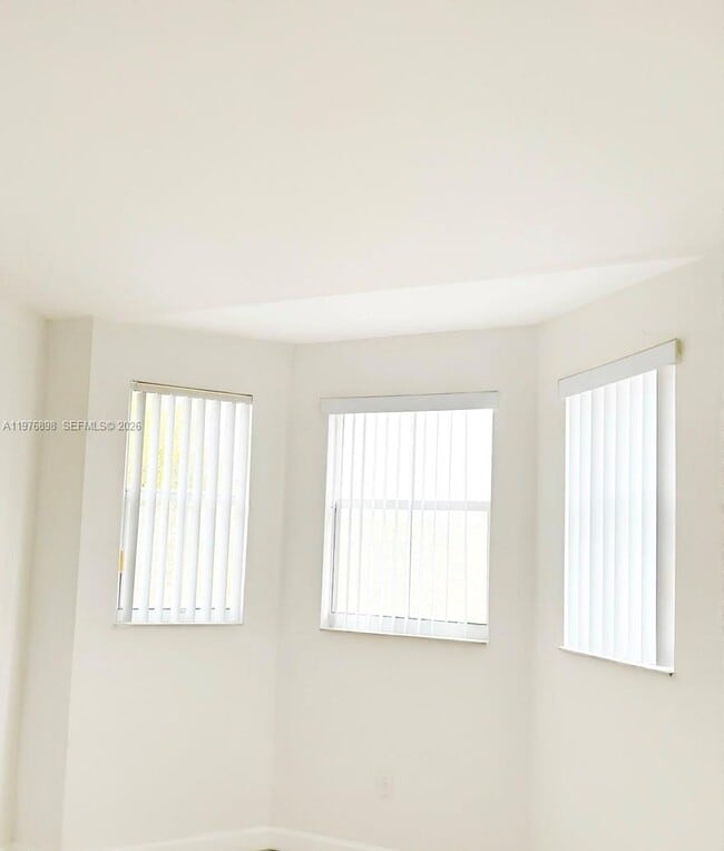 Building Photo - 2637 SE 16th Terrace