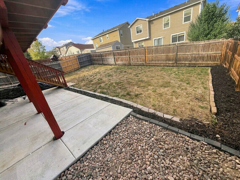 Building Photo - 2060 Pinyon Jay Dr
