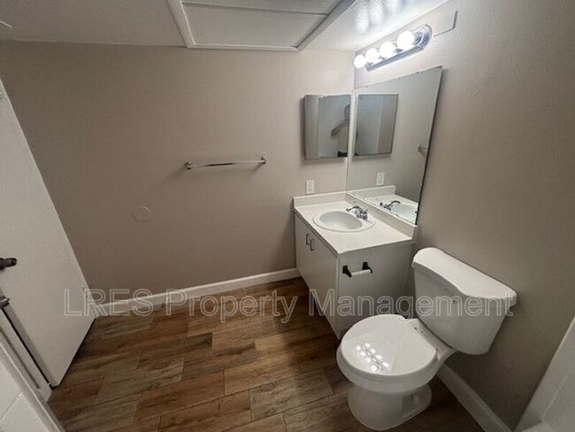 Building Photo - 390 Lake Placid Ct