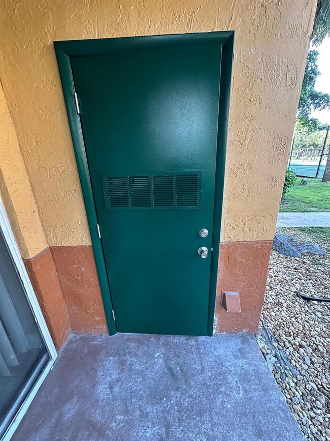 Building Photo - 10773 Cleary Blvd