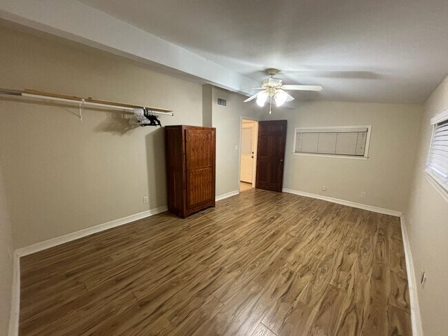 Building Photo - 1129 Cortlandt St