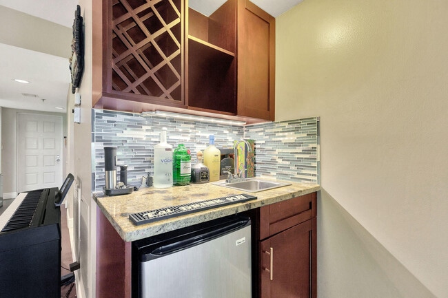 Building Photo - 6662 Boca Del Mar Dr