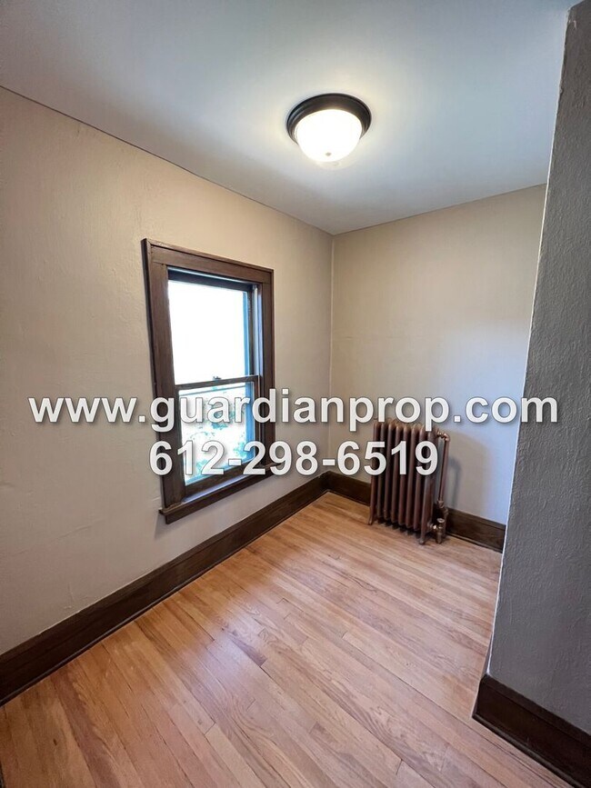 Building Photo - Fully Updated Upper Duplex for September 1, New Kitchen & Bath, Sunroom + Office Area, Private Ba...