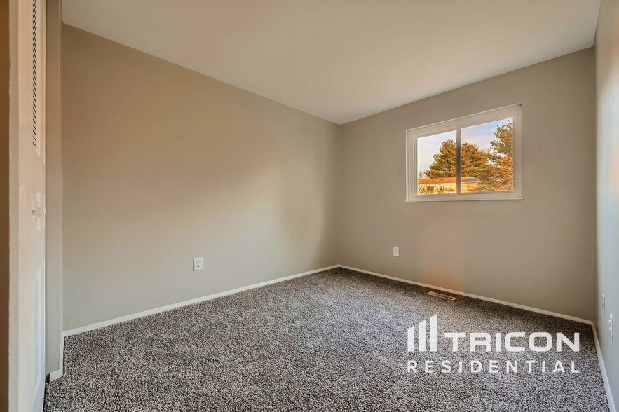 Building Photo - 12345 Bonfire Dr