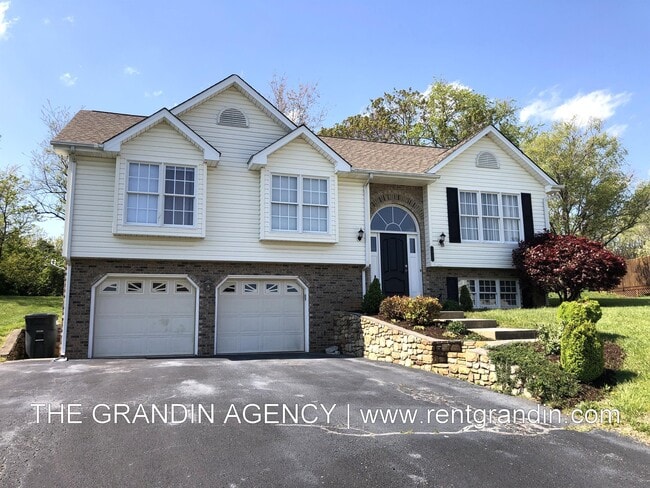 Building Photo - 1811 Meadows Ct