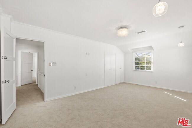 Building Photo - 1204 Beverwil Dr