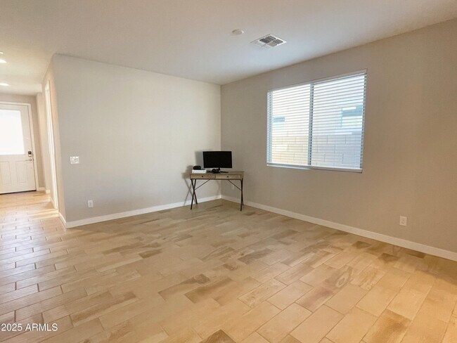 Building Photo - 13358 N 173rd Ln