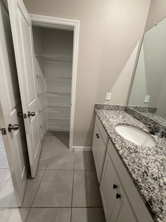 Building Photo - 882 Asterfield Ln