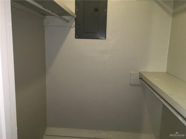 Building Photo - 17 S Broadway St