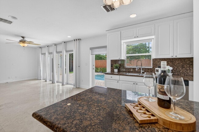 Building Photo - 2808 NE 22nd St